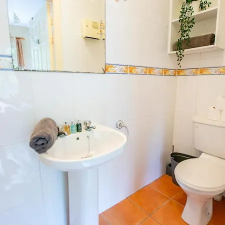 102 - Bright & Spacious Townhouse Galway