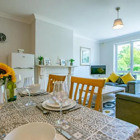 102 - Bright & Spacious Townhouse Galway