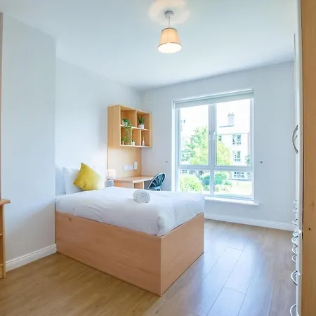 102 - Bright & Spacious Townhouse Holiday home